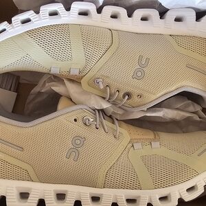 On Womens Cloud 5 Hazel/Sand Never Wore/ Brand New